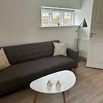 Skon Med Egen Terrasse Og Have Taet Pa Centrum I Apartamento