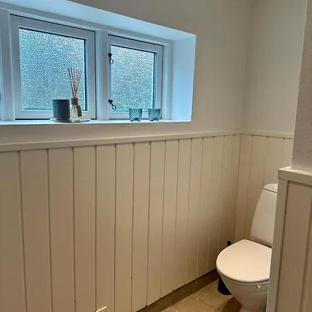 Skon Med Egen Terrasse Og Have Taet Pa Centrum I *