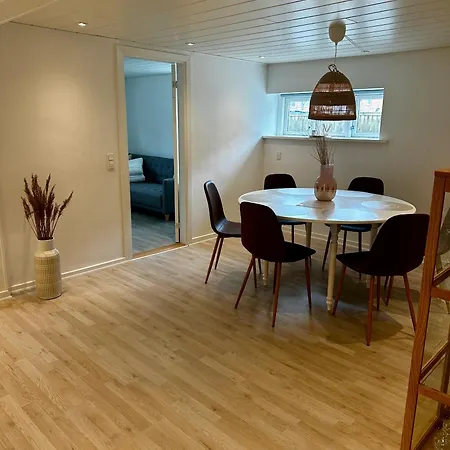Skon Med Egen Terrasse Og Have Taet Pa Centrum I Apartamento *