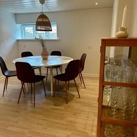 Apartamento Skon Med Egen Terrasse Og Have Taet Pa Centrum I *