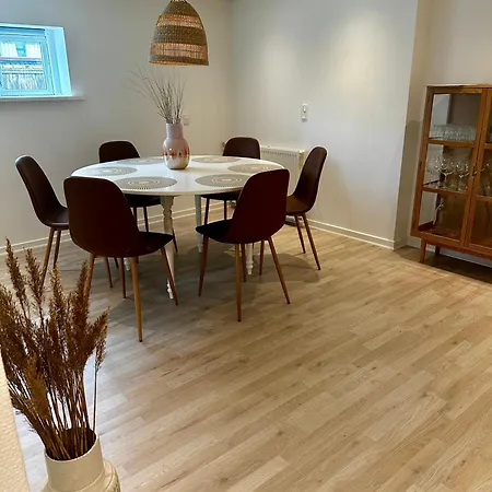 Skon Med Egen Terrasse Og Have Taet Pa Centrum I