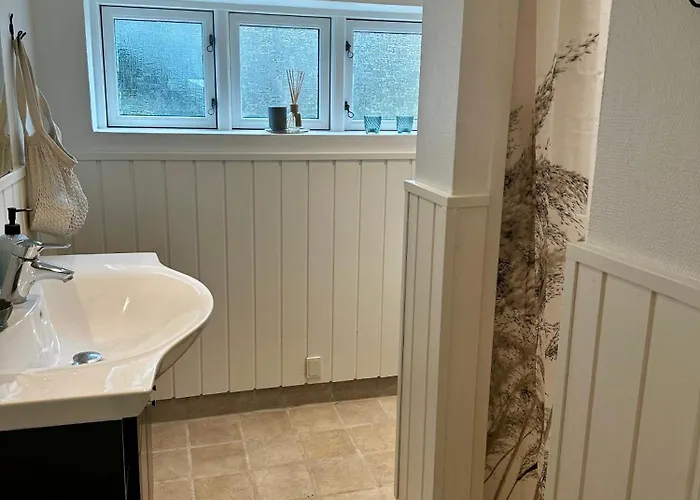 Skon Med Egen Terrasse Og Have Taet Pa Centrum I Lägenhet *